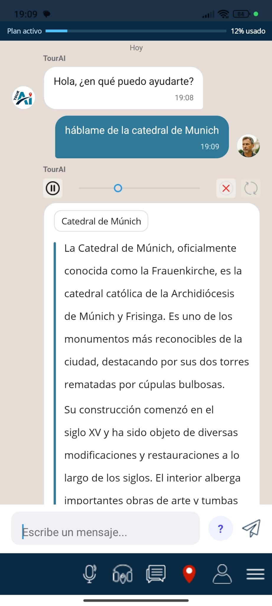 Captura de TourAI: conversación con el asistente ChatAI